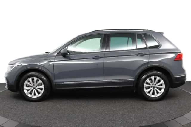 Volkswagen Tiguan (2022) thumbnail 4