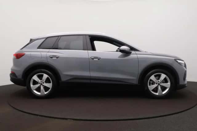 Audi Q4 e-tron (2023) thumbnail 5