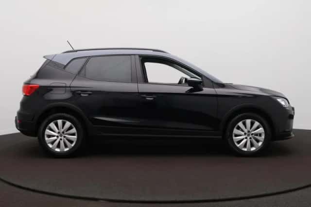 SEAT Arona (2022) thumbnail 4
