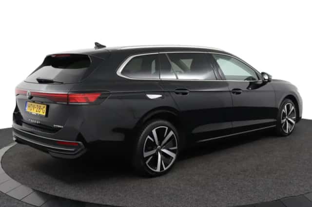 Volkswagen Passat (2025) thumbnail 2