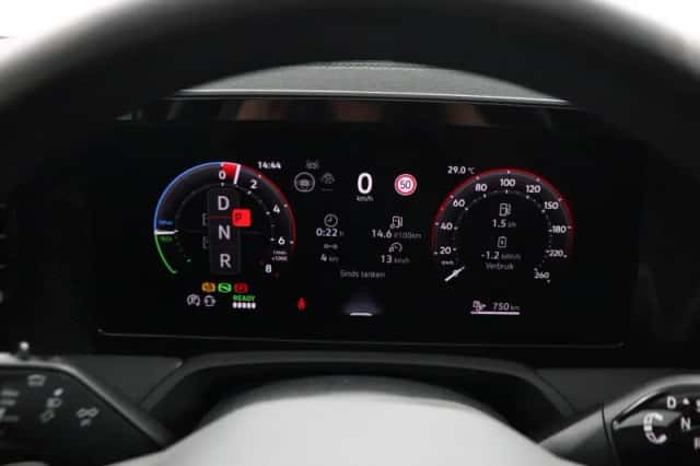 Volkswagen Passat (2025) thumbnail 5