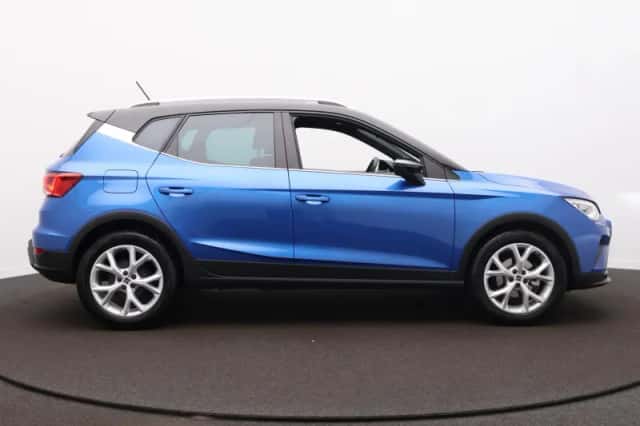 SEAT Arona (2025) thumbnail 4