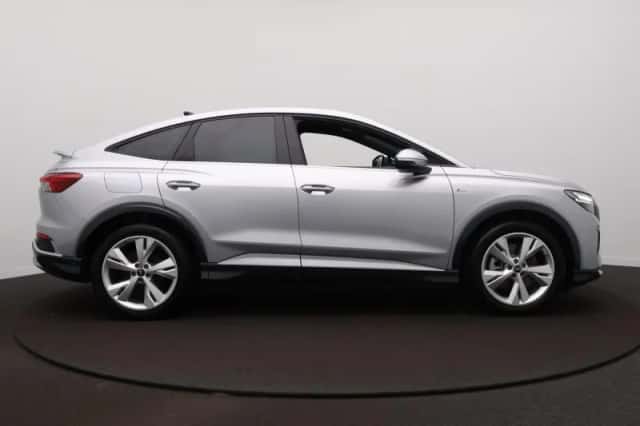 Audi Q4 e-tron (2023) thumbnail 4