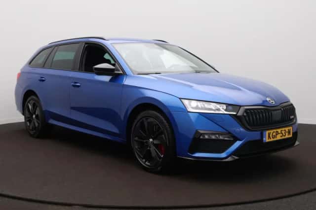 Škoda Octavia (2023) thumbnail 3