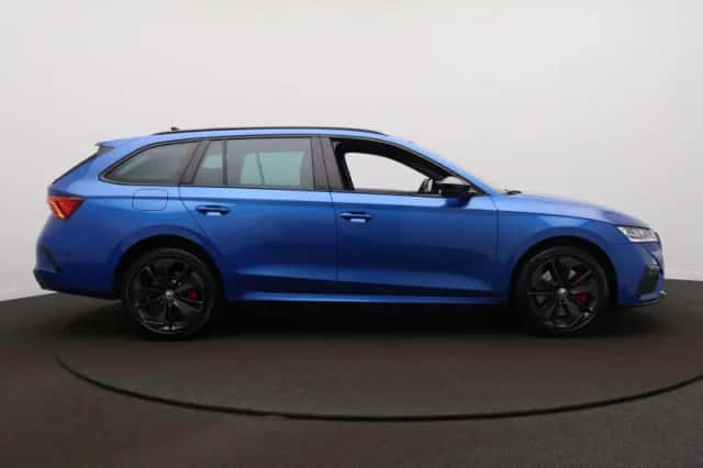 Škoda Octavia (2023) thumbnail 4
