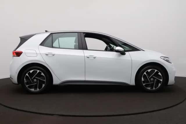 Volkswagen ID.3 (2024) thumbnail 4
