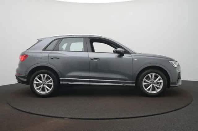 Audi Q3 (2023) thumbnail 5
