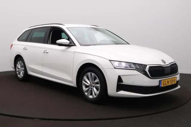 Škoda Octavia (2024) thumbnail 3
