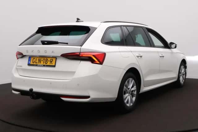 Škoda Octavia (2024) thumbnail 5