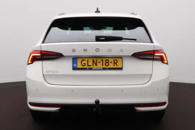 Škoda Octavia (2024) thumbnail 6