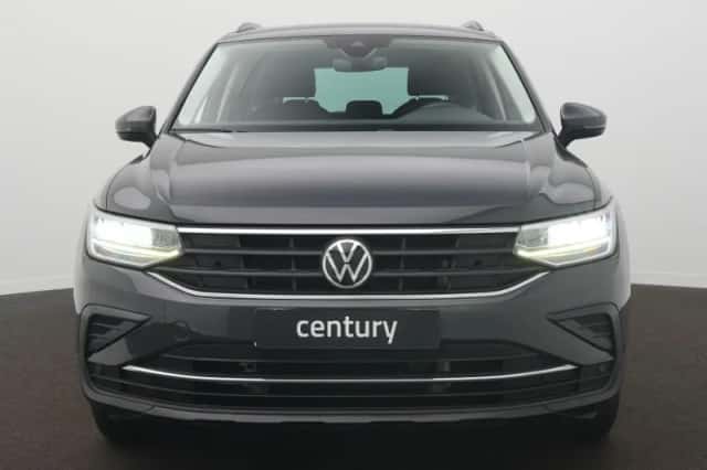Volkswagen Tiguan (2021) thumbnail 2