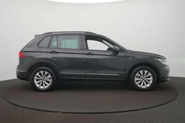 Volkswagen Tiguan (2021) thumbnail 4