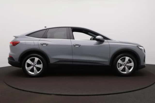 Audi Q4 e-tron (2023) thumbnail 4