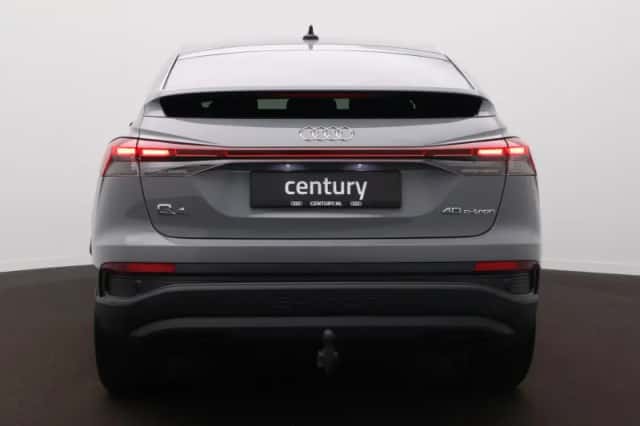 Audi Q4 e-tron (2023) thumbnail 6