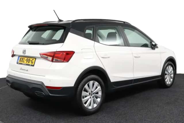 SEAT Arona (2023) thumbnail 2
