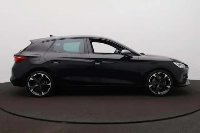 CUPRA Leon (2023) thumbnail 4