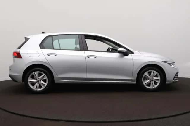 Volkswagen Golf (2023) thumbnail 4
