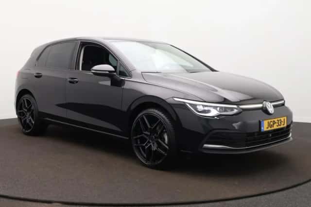 Volkswagen Golf (2022) thumbnail 3
