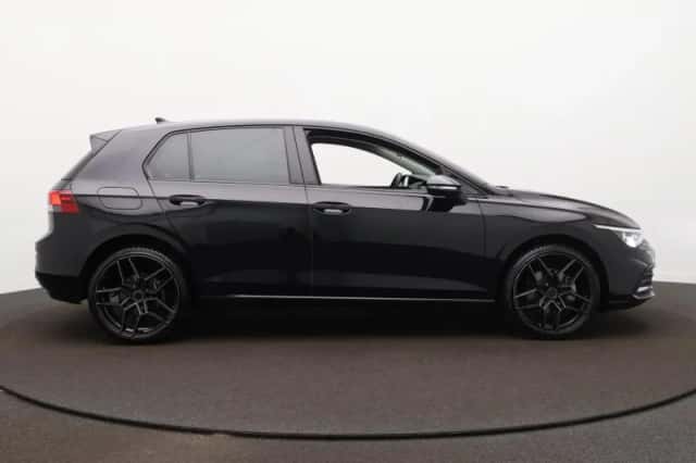 Volkswagen Golf (2022) thumbnail 4