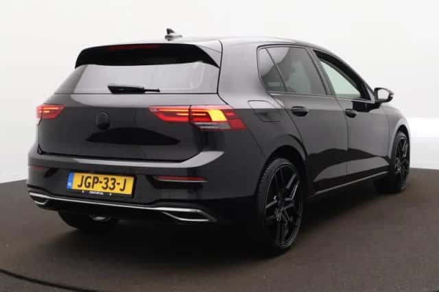 Volkswagen Golf (2022) thumbnail 5