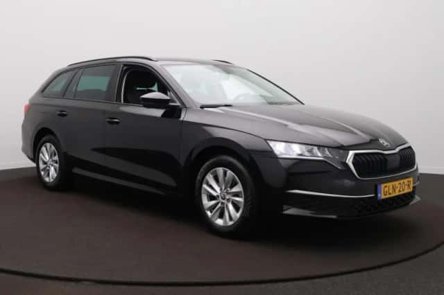Škoda Octavia (2024) thumbnail 3