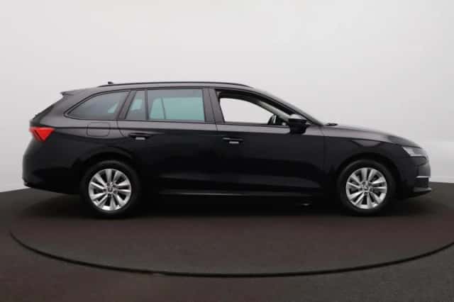 Škoda Octavia (2024) thumbnail 4