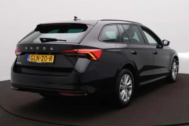 Škoda Octavia (2024) thumbnail 5
