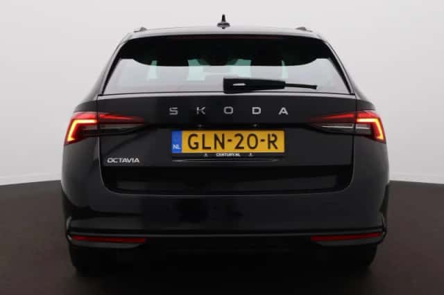 Škoda Octavia (2024) thumbnail 6