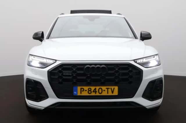 Audi Q5 (2022) thumbnail 2