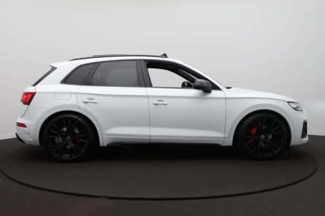 Audi Q5 (2022) thumbnail 4