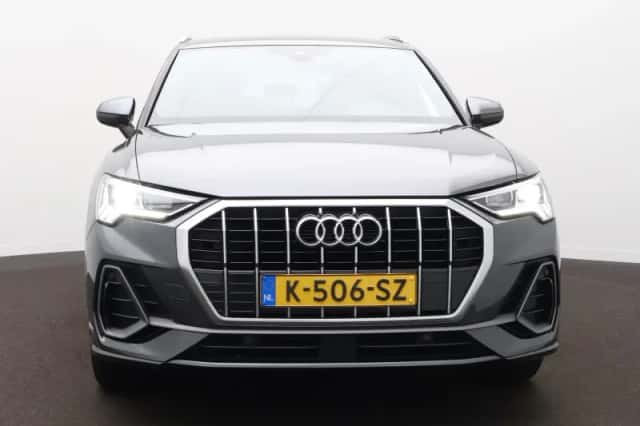 Audi Q3 (2021) thumbnail 2