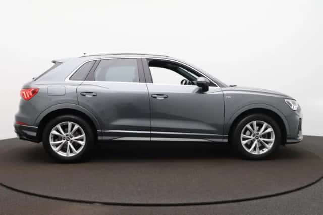 Audi Q3 (2021) thumbnail 4