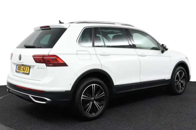 Volkswagen Tiguan (2023) thumbnail 2