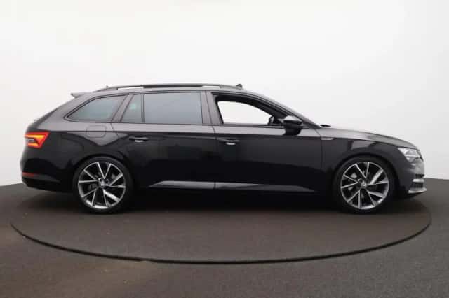 Škoda Superb (2023) thumbnail 4