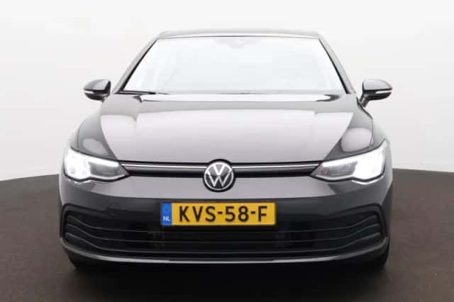 Volkswagen Golf (2023) thumbnail 2