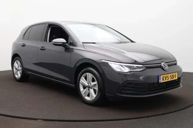 Volkswagen Golf (2023) thumbnail 3