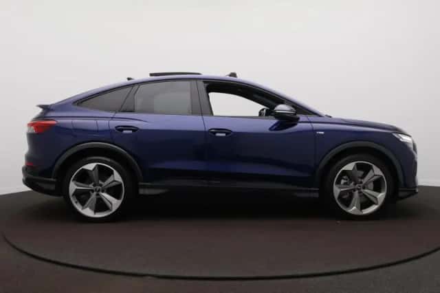 Audi Q4 e-tron (2024) thumbnail 4