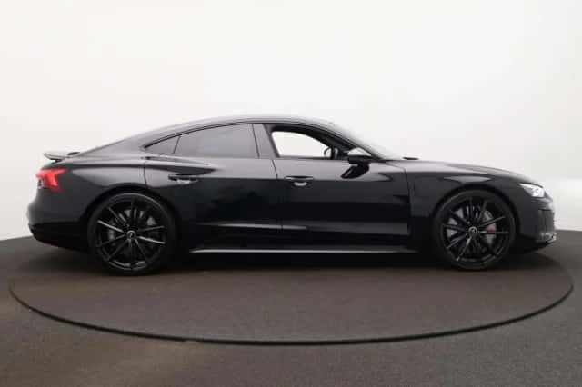 Audi e-tron GT (2023) thumbnail 4