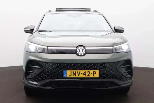 Volkswagen Tiguan (2025) thumbnail 2