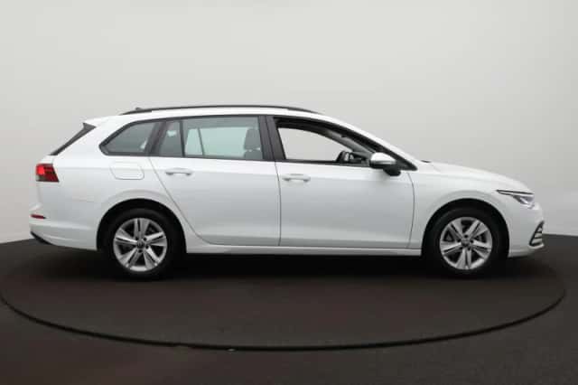Volkswagen Golf (2023) thumbnail 5