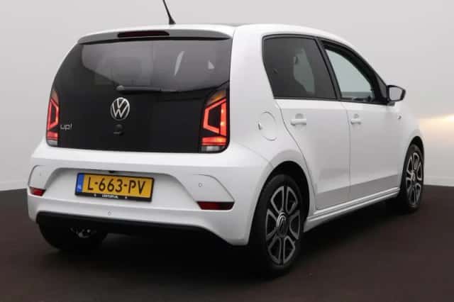 Volkswagen Up! (2021) thumbnail 6