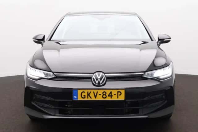 Volkswagen Golf (2024) thumbnail 2