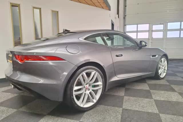 Jaguar F-Type (2015) thumbnail 4