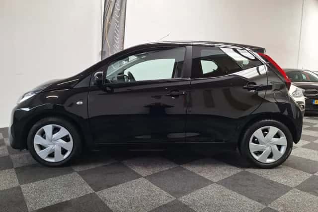 Toyota Aygo (2018) thumbnail 2