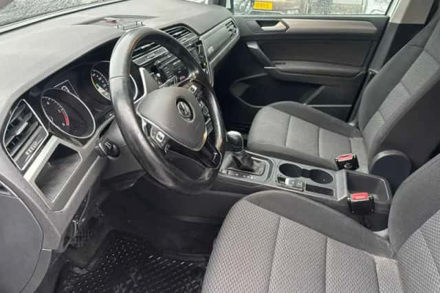 Volkswagen Touran (2017) thumbnail 5