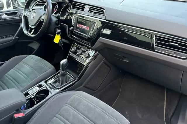 Volkswagen Touran (2016) thumbnail 3