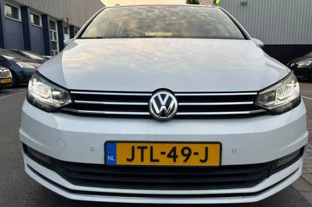 Volkswagen Touran (2016) thumbnail 5
