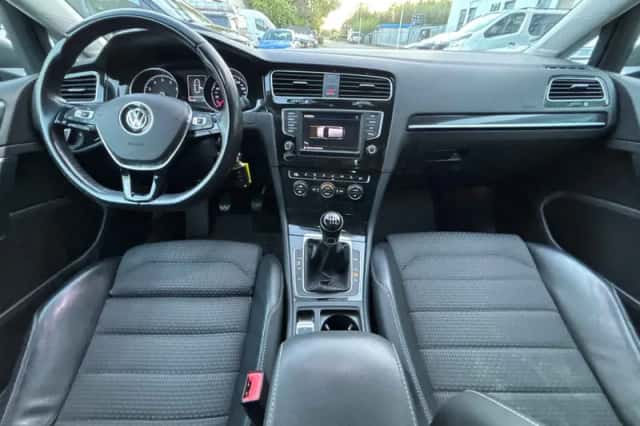 Volkswagen Golf (2016) thumbnail 3
