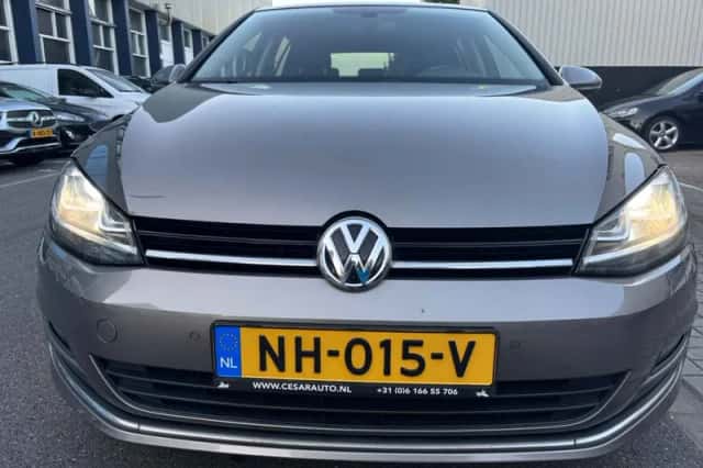Volkswagen Golf (2016) thumbnail 5