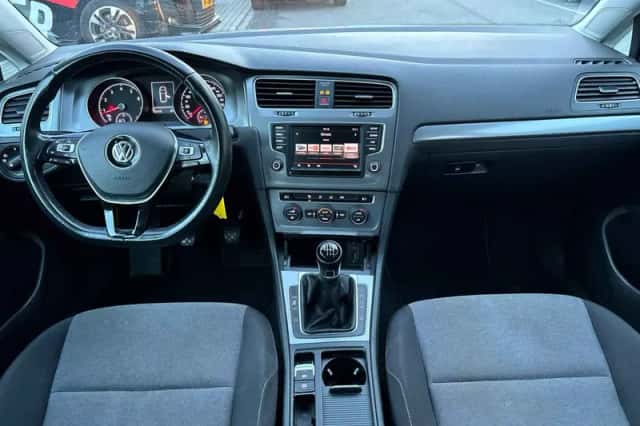 Volkswagen Golf (2016) thumbnail 3